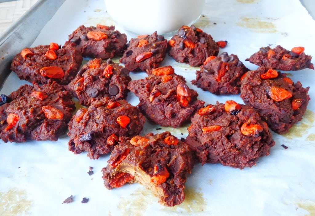 Chocolate Goji Berry Cookies 